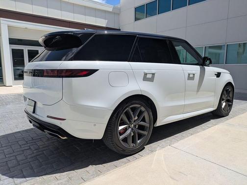 Fuji White 2025 Land Rover Range Rover Sport SE
