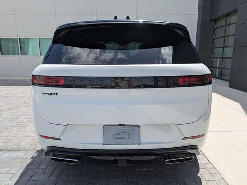 Fuji White 2025 Land Rover Range Rover Sport SE