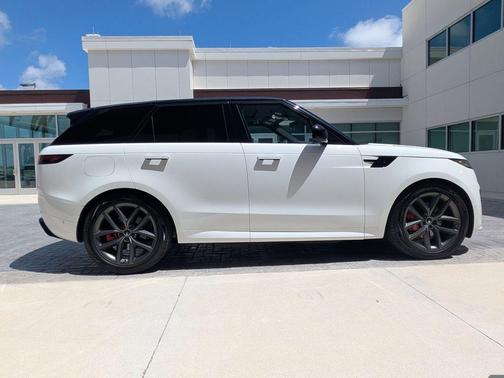 Fuji White 2025 Land Rover Range Rover Sport SE