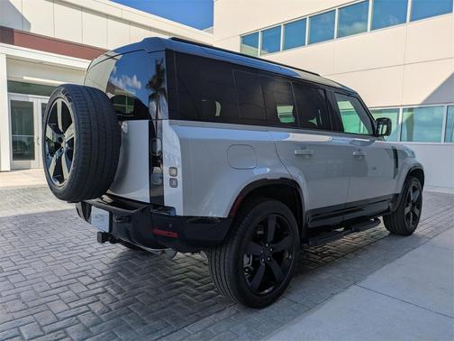 2026 Land Rover Defender P400 X-Dynamic SE