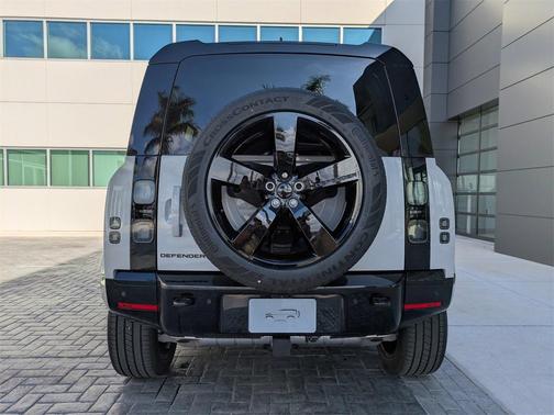 2026 Land Rover Defender P400 X-Dynamic SE