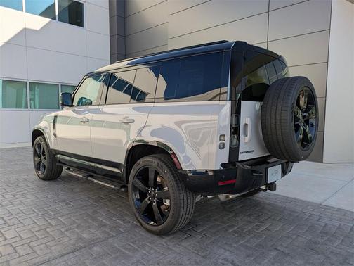 2026 Land Rover Defender P400 X-Dynamic SE