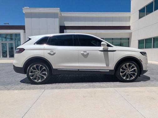 Pristine White Metallic Tri-Coat 2023 Lincoln Nautilus Reserve
