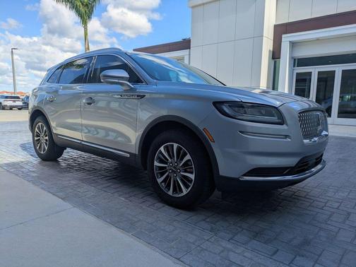 Silver Radiance Metallic Clearcoat 2023 Lincoln Nautilus Standard