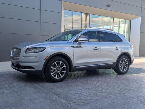 Silver Radiance Metallic Clearcoat 2023 Lincoln Nautilus Standard