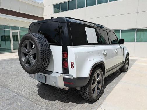 2025 Land Rover Defender 110 P300