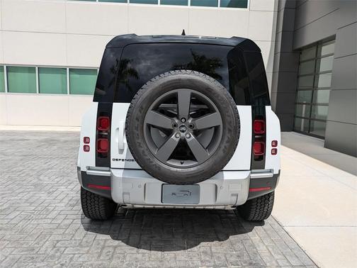 2025 Land Rover Defender 110 P300