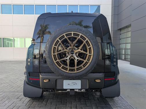 2026 Land Rover Defender 110 V8