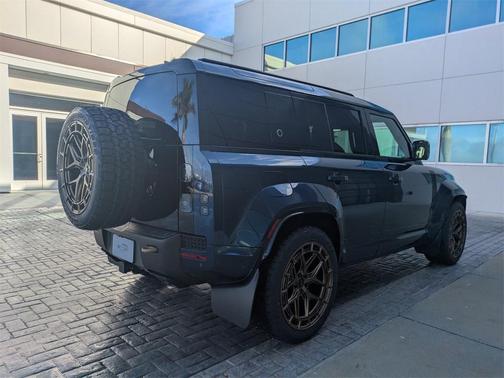 2026 Land Rover Defender 110 V8