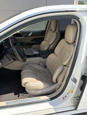 White Platinum Clearcoat Metallic 2019 Lincoln Continental Reserve