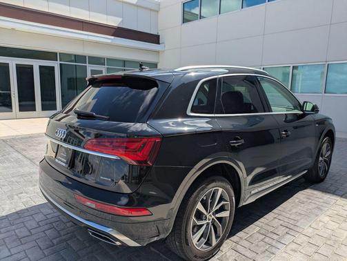 Mythos Black Metallic 2023 Audi Q5 45 S line Premium