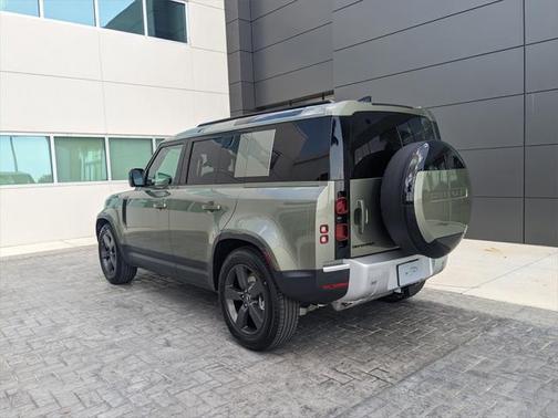 2025 Land Rover Defender 110 P300