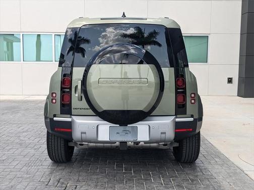 2025 Land Rover Defender 110 P300