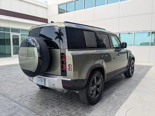 2025 Land Rover Defender 110 P300