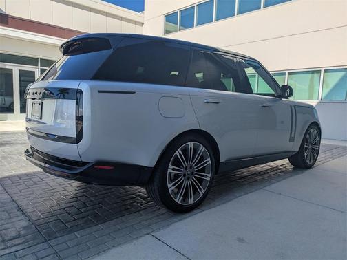 2025 Land Rover Range Rover P400 SE