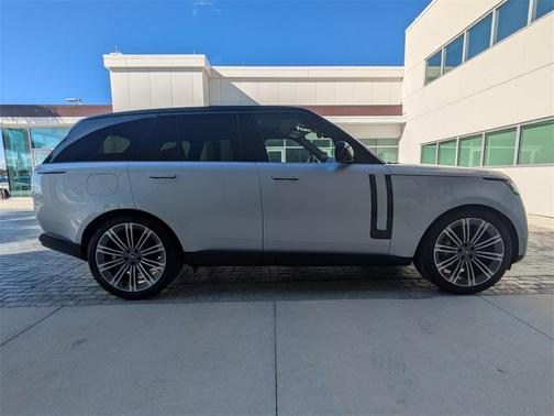 2025 Land Rover Range Rover P400 SE