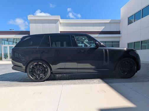 Black 2026 Land Rover Range Rover P530 SE 7 Seat