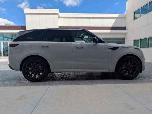 2026 Land Rover Range Rover Sport SE
