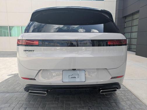 2026 Land Rover Range Rover Sport SE