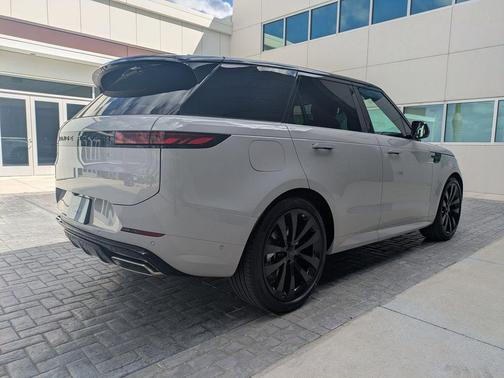 2026 Land Rover Range Rover Sport SE