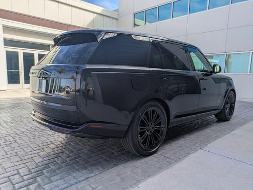 2026 Land Rover Range Rover P400 SE 7 Seat