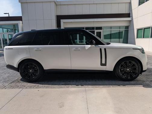 2025 Land Rover Range Rover P530 SE 7 Seat