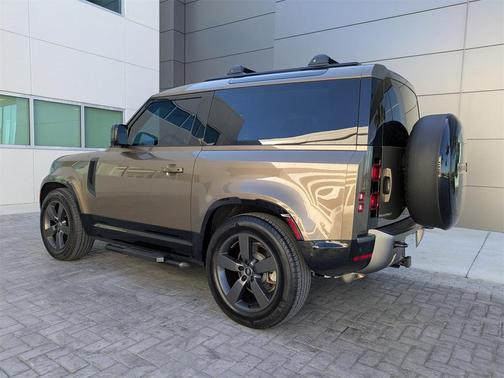 2024 Land Rover Defender 90 P400 X-Dynamic SE