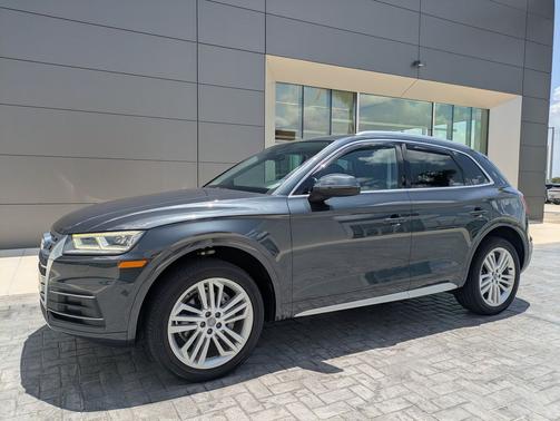 Manhattan Gray Metallic 2020 Audi Q5 45 Premium Plus