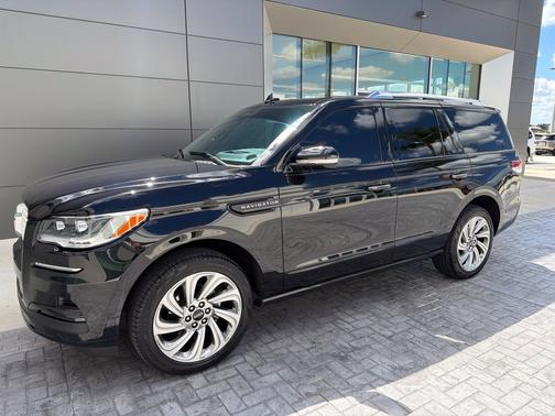 Infinite Black Metallic Clearcoat 2024 Lincoln Navigator Reserve
