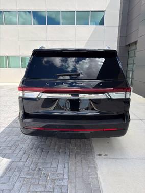 Infinite Black Metallic Clearcoat 2024 Lincoln Navigator Reserve