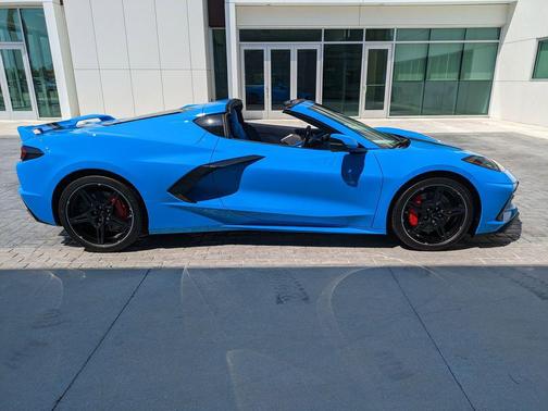 Rapid Blue 2022 Chevrolet Corvette Stingray w/3LT
