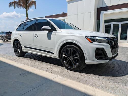 2026 Audi Q7 55 Premium Plus