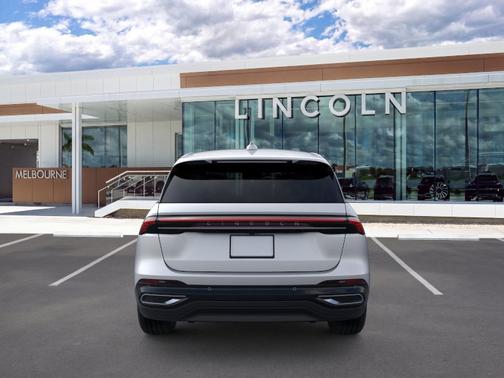 Radiance Metallic 2026 Lincoln Nautilus Premiere