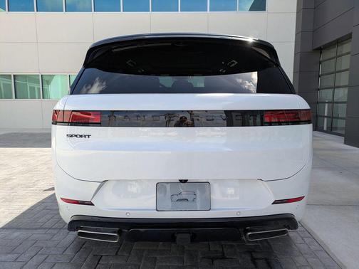 White Pearl 2026 Land Rover Range Rover Sport SE