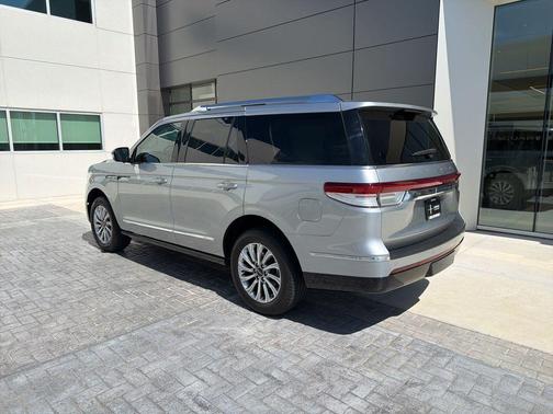 Radiance Metallic 2022 Lincoln Navigator Standard