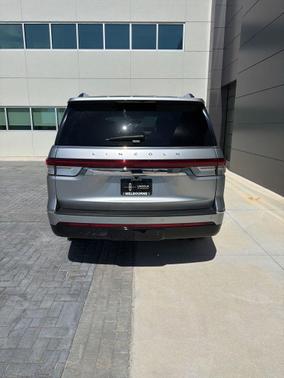 Radiance Metallic 2022 Lincoln Navigator Standard