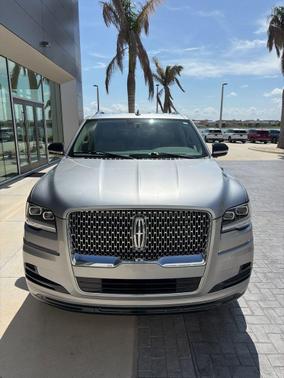 Radiance Metallic 2022 Lincoln Navigator Standard