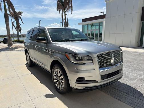 Radiance Metallic 2022 Lincoln Navigator Standard