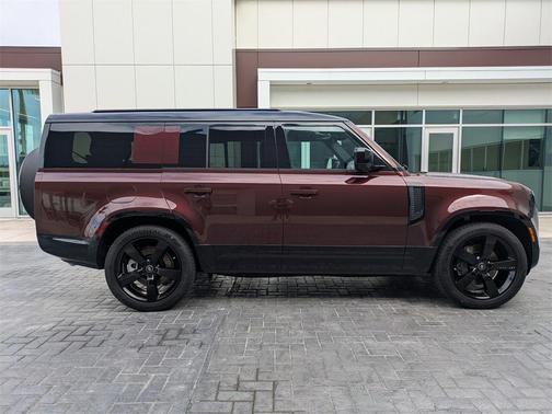 2025 Land Rover Defender 130 P400 X-Dynamic SE