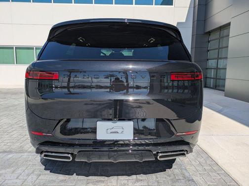 2026 Land Rover Range Rover Sport SE