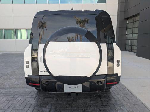 Fuji White 2026 Land Rover Defender P400 X-Dynamic SE