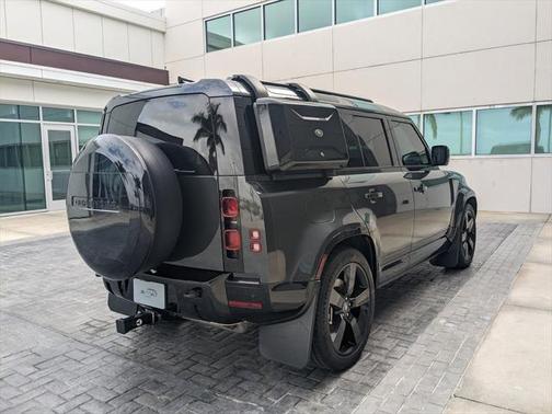 2024 Land Rover Defender 110 P400 X-Dynamic SE