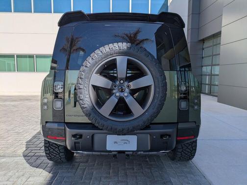 Woolstone Green Metallic 2026 Land Rover Defender P400 X-Dynamic SE