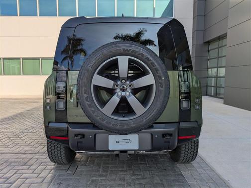 2026 Land Rover Defender P400 X-Dynamic SE