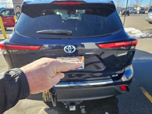 2023 Toyota Highlander Hybrid XLE