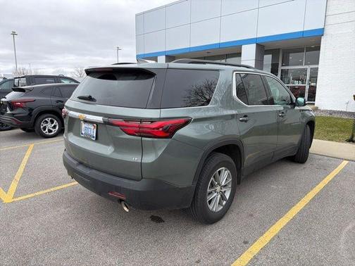 Silver Sage Metallic 2023 Chevrolet Traverse LT Cloth