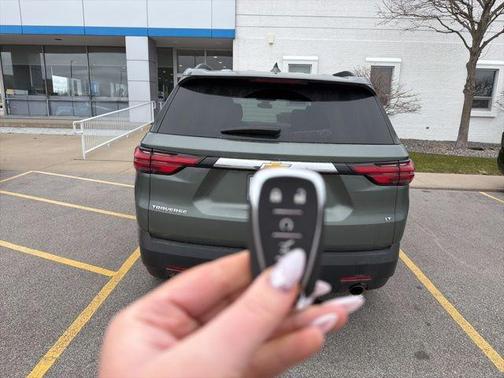 Silver Sage Metallic 2023 Chevrolet Traverse LT Cloth