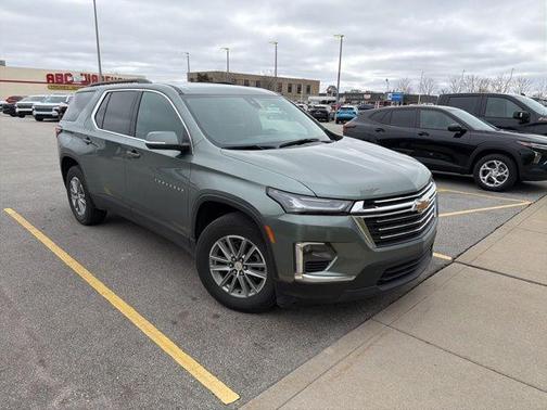 Silver Sage Metallic 2023 Chevrolet Traverse LT Cloth