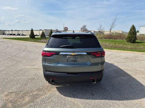Silver Sage Metallic 2023 Chevrolet Traverse LT Cloth