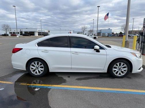 Crystal White Pearl 2017 Subaru Legacy 2.5i Premium
